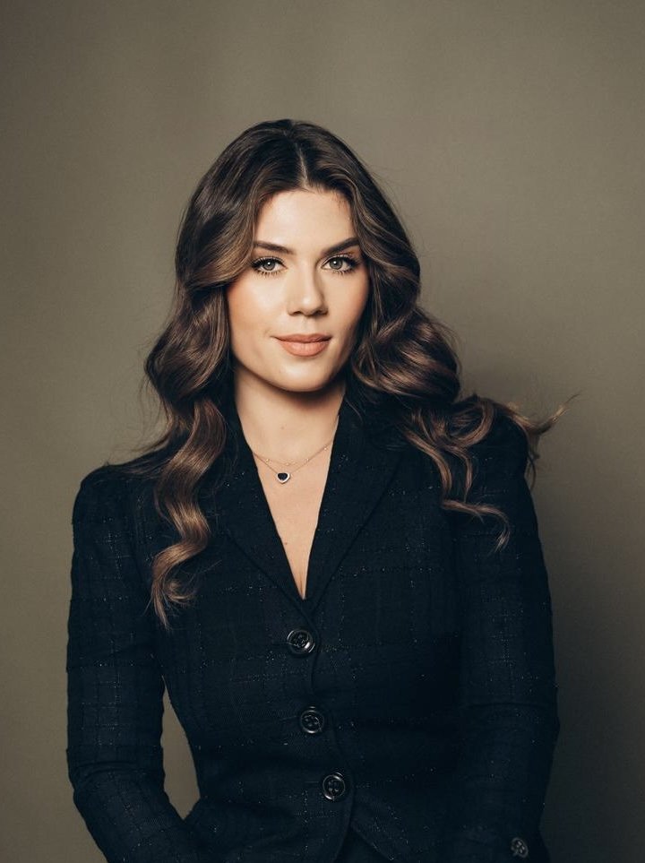 Elina Teboul Headshot